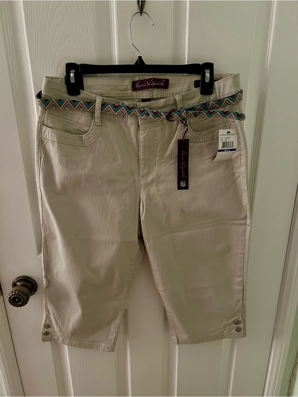 Gloria Vanderbilt Bermuda Style Shorts with Belt Size 10